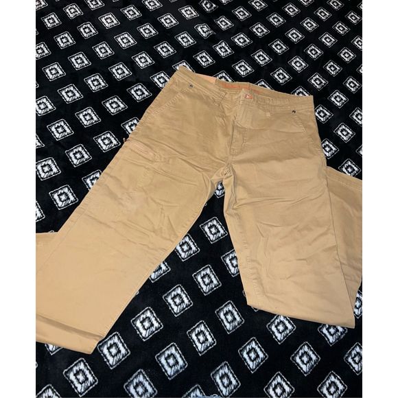 Weatherproof Vintage Other - Weatherproof Vintage 32x32 Slim Straight Fit Khaki Slacks w/ Cell Phone Pocket